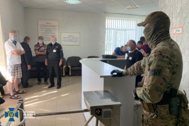 Фото 3 — Суд арестовал "Сумыхимпром": правоохранители раскрыли схему по банкротству завода