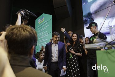 Фото 7 — Как Зеленский встречал свою победу на выборах Президента Украины (ФОТО)