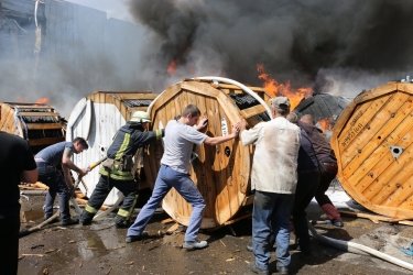 Фото 7 — РФ обстріляла з РСЗО чотири підприємства Харкова, зокрема кабельний завод: є поранені (ФОТО, ВІДЕО)