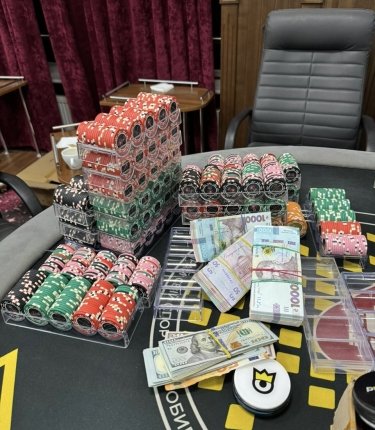 Фото 5 — В Украине разоблачили сеть подпольных игорных заведений: изъято более 1 млн грн (ФОТО)