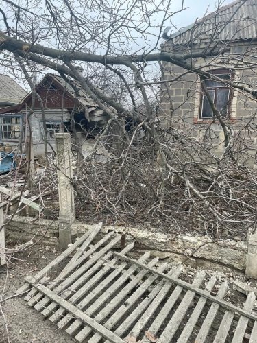 Фото 3 — В результате обстрела Курахово повреждены 12 домов, ранены (ФОТО)