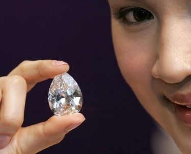 Фото 8 — За $26 млн ушел с молотка редкий грушевидный бриллиант