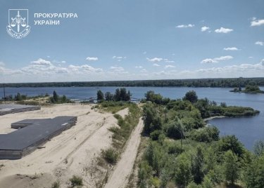 Фото 5 — У Києві викрили схему захоплення землі на Жуковому острові вартістю понад 40 млн грн