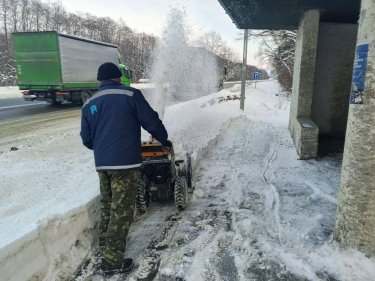 Фото 2 — Стан проїзду на дорогах: як працюють дорожні служби в регіонах
