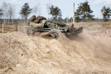 Фото 3 — Минимизировать участие человека на поле боя: Украина начинает массовое производство наземных роботов (ФОТО)