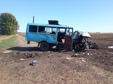 Фото 4 — В Харьковской области на взрывчатке подорвались трактор и грузовик: есть погибший и раненые (ФОТО)