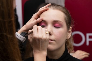 Фото 3 — LʼOréal Украина начинает набор участниц на получение профессий парикмахерши и визажистки