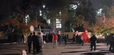 Фото 2 — В Кыргызстане на фоне массовых беспорядков отменили результаты выборов (ВИДЕО)