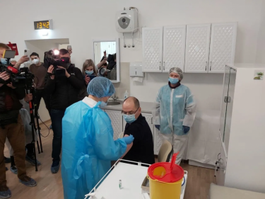 Фото 6 — Министр Степанов вакцинировался от Covid-19 в прямом эфире (ФОТО, ВИДЕО)