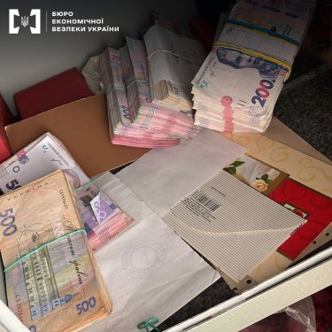 Фото 3 — Керівницю одного з банків підозрюють в ухиленні від сплати понад 100 мільйонів гривень податків (ФОТО)
