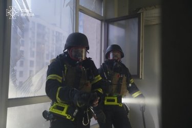 Фото 4 — Обстріл Києва: закрили станцію метро "Лук’янівська" та обмежили рух на червоній лінії (ФОТО)