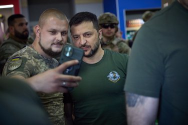 Фото 39 — Зеленський на Донеччині відвідав підрозділ ІПСО (ФОТО)