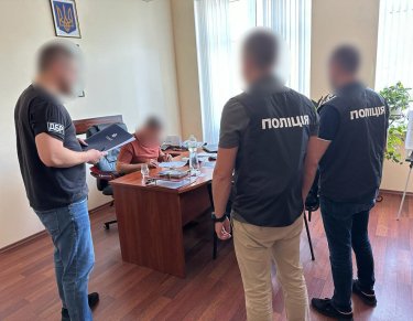 Фото 7 — В Одессе тюремного чиновника поймали на взятке от бизнеса за обустройство в колонии солнечной электростанции (ФОТО)