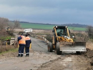 Фото 2 — На Херсонщині полагодили міст, який сполучає її з Дніпропетровщиною
