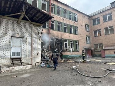 Фото 4 — В Харьковской области оккупанты попали в здание суда и пенсионного фонда, в Херсонской области - пятеро раненых: какая ситуация в регионах