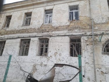 Фото 11 — В Уголовно-исполнительной службе показали последствия обстрела Херсонского СИЗО 4 декабря