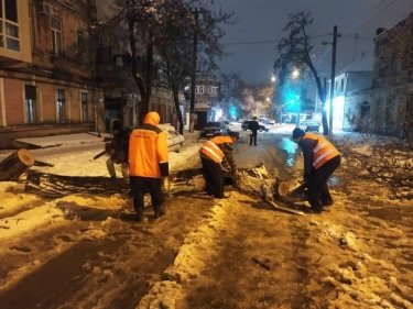 Фото 81 — На юге Украины из-за снега закрыли дороги, фуры не пускают даже в Киев (ФОТО, ВИДЕО)