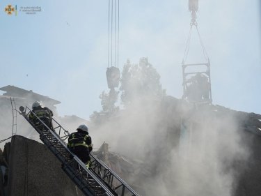 Фото 12 — Число погибших в результате удара по пятиэтажке в Николаеве увеличилось до пяти (ФОТО, ВИДЕО)