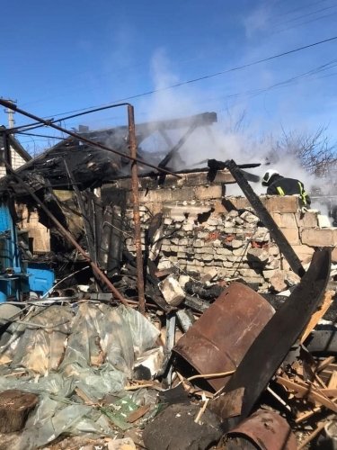 Фото 6 — Войска РФ усиленно обстреливают агломерацию Северодонецка: повреждено более 20 зданий, есть погибшие (ФОТО)
