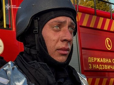 Фото 4 — Удар по складам "Эпицентра" под Киевом: пожар тушили более 10 часов