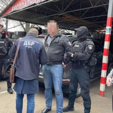 Фото 2 — В Киеве замглавы райполиции брал взятки за работу ресторанов при локдауне — прокуратура