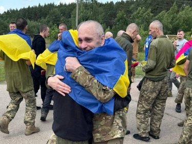 Фото 7 — Четвертий обмін за тиждень: Україна повернула додому військовополонених (ФОТО)