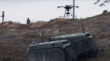 Фото 3 — В Эстонии испытали нового боевого робота THeMIS: с пулеметом и носилками (ФОТО, ВИДЕО)