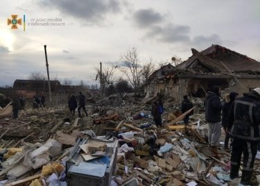 Фото 6 — В селе к югу от Киева из-за обстрела погибли пять человек, разрушены дома (ФОТО)
