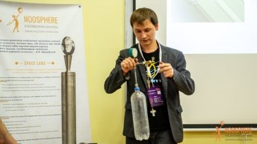 Фото 2 — Луна вместо экрана: в Днепре провели космический турнир для студентов