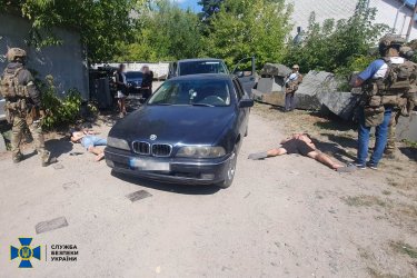 Фото 4 — В Житомирской области задержали восемь членов банды рэкетиров: "попались" из-за угроз военному (ФОТО, ВИДЕО)