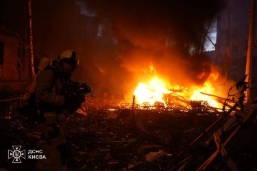 Фото 9 — У Києві внаслідок атаки РФ щонайменше шестеро загиблих, пошкоджено один із виходів станції метро, КПІ та КНЕУ