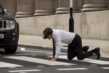 Фото 7 — Перезревший шпион каши не портит: о комедии "Агент Джонни Инглиш: Новая миссия"