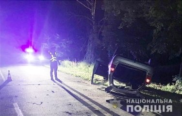 Фото 4 — Под Киевом легковушка с 16 людьми перевернулась на крышу: есть погибшие (ФОТО, ДОПОЛНЕНО)