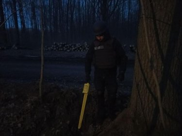 Фото 3 — На Вінниччині українські рятувальники знищили дві російські авіабомби