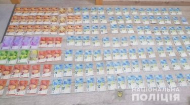 Фото 3 — СБУ с полицией накрыли схему по изготовлению поддельных документов стран ЕС (ФОТО, ВИДЕО)