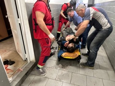 Фото 2 — Оккупанты ударили по коммунальному предприятию в Херсоне — два человека погибли