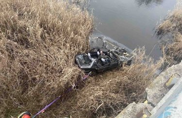 В Николаевской области автомобиль вылетел с моста в реку: погибли пять человек (ФОТО)