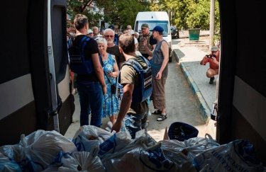 Волонтери привезли допомогу на Херсонщину. Фото: Каховська ГЕС/штаб info