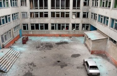 За последний год на востоке Украины пострадали 45 школ