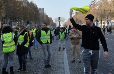В ходе протестов во Франции погиб человек, 47 ранены