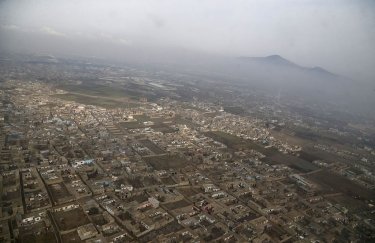 Вид на окраины Кабула при взлете из аэропорта. Фото: GettyImages