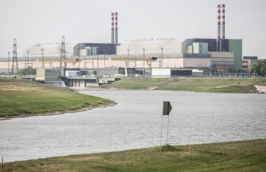 Угорщина топить баржі у Дунаї через загрозу зупинки єдиної АЕС
