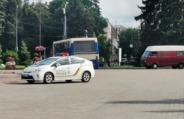 Автобус с заложниками в Луцке. Фото: "Суспільне Волинь"