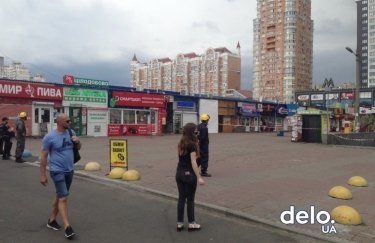 Площадь перед станцией метро "Минская". Фото: Геннадий Шпак / Delo.ua