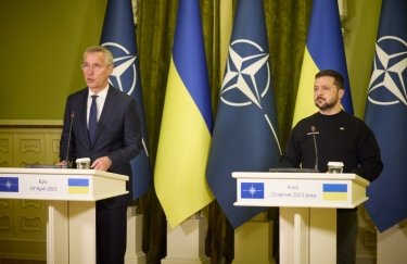 Президент України Володимир Зеленський і Генеральний секретар НАТО Єнс Столтенберг під час зустрічі в Києві. Фото: ОП НАТО підвищить статус України, але членство не пропонуватиме