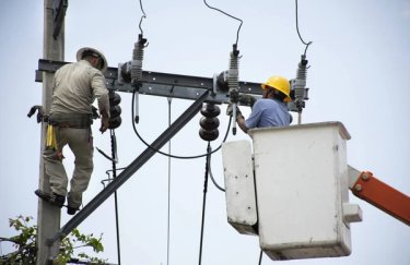 Російські обстріли спричинили масштабні знеструмлення в семи областях України