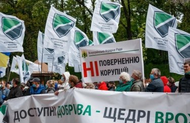 В Киеве 2000 аграриев протестовали против "квот Фирташа" и монополии на рынке минудобрений