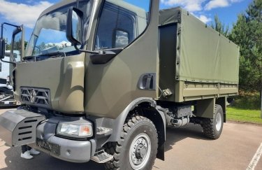 ЕС начал поставки ВСУ более 90 грузовиков высокой проходимости