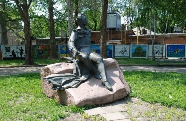 Власти Николаева демонтировали памятник Пушкину (ФОТО)