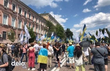 На митинге в поддержку Порошенко собралось около тысячи человек